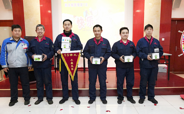 為5S管理PK冠軍及5S標(biāo)兵人員頒獎。