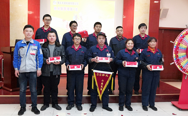 為5S管理PK冠軍及5S標(biāo)兵人員頒獎。